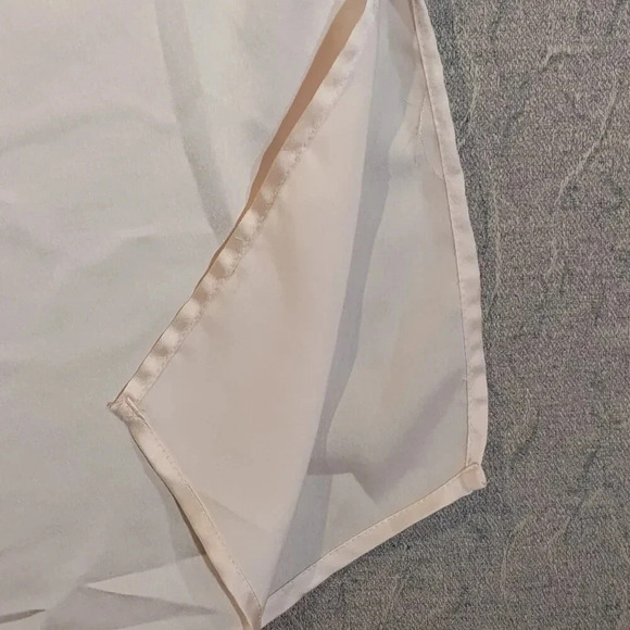 Cleo  Petites Women's Tunic Cream with Black & Red Zinnias in Size Medium - Picture 5 of 10